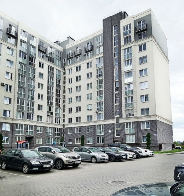 Продаётся уютная двухкомнатная квартира в г. Калининграде
 Дом 2021 года постройки.
 Автономное отопление 
 Не угловая, отличная планировка «распашонка». 
 С изолированными комнатами. Выполнен хороший евро ремонт. 
 Частично меблирована и оснащенная бытовой техникой, полы с подогревом. 
 Совмещенный