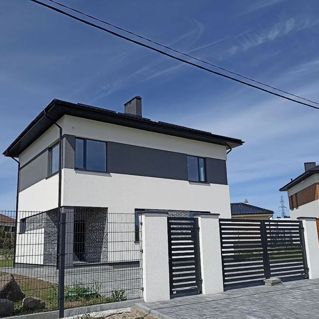 В продаже современный дом вашей мечты в близи г. Калининграда
Просторный и комфортный дом в живописном посёлке Большое Исаково. Посёлок  порадует Вас спокойствием, близостью к природе и отличной инфраструктурой. 
Классная транспортная развязка, школа будущего, детские садики, быстро развивающийся ра