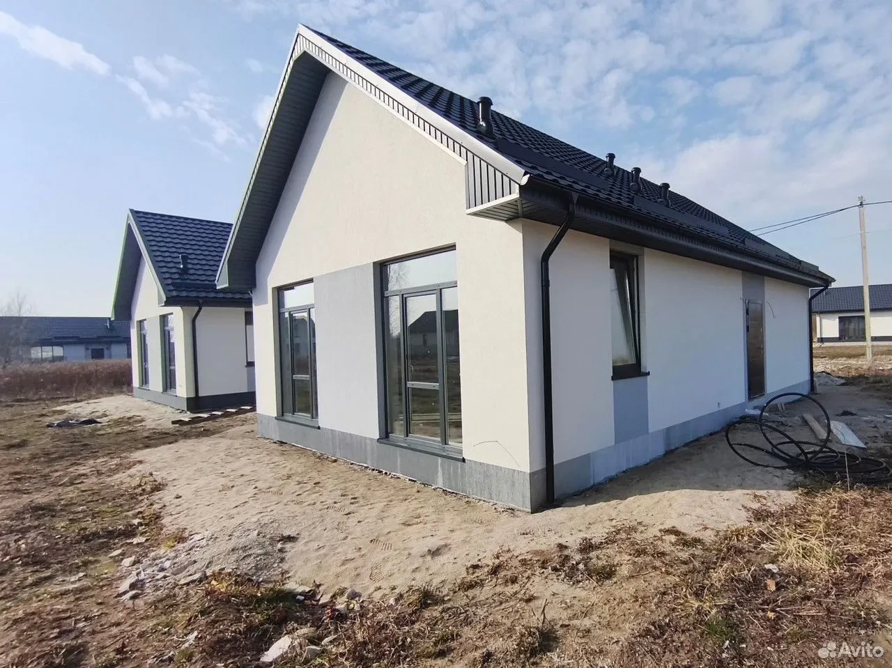 Индивидуальный жилой дом в пос. Авангардное Гурьевского района - Ваш ключ к комфортной жизни!
Представляем Вам уютный индивидуальный жилой дом на ул. Офицерской в пос. Авангардное. Идеальное сочетание доступности и комфорта!
Отличное расположение: Всего в нескольких минутах от Калининграда и Гурьевс