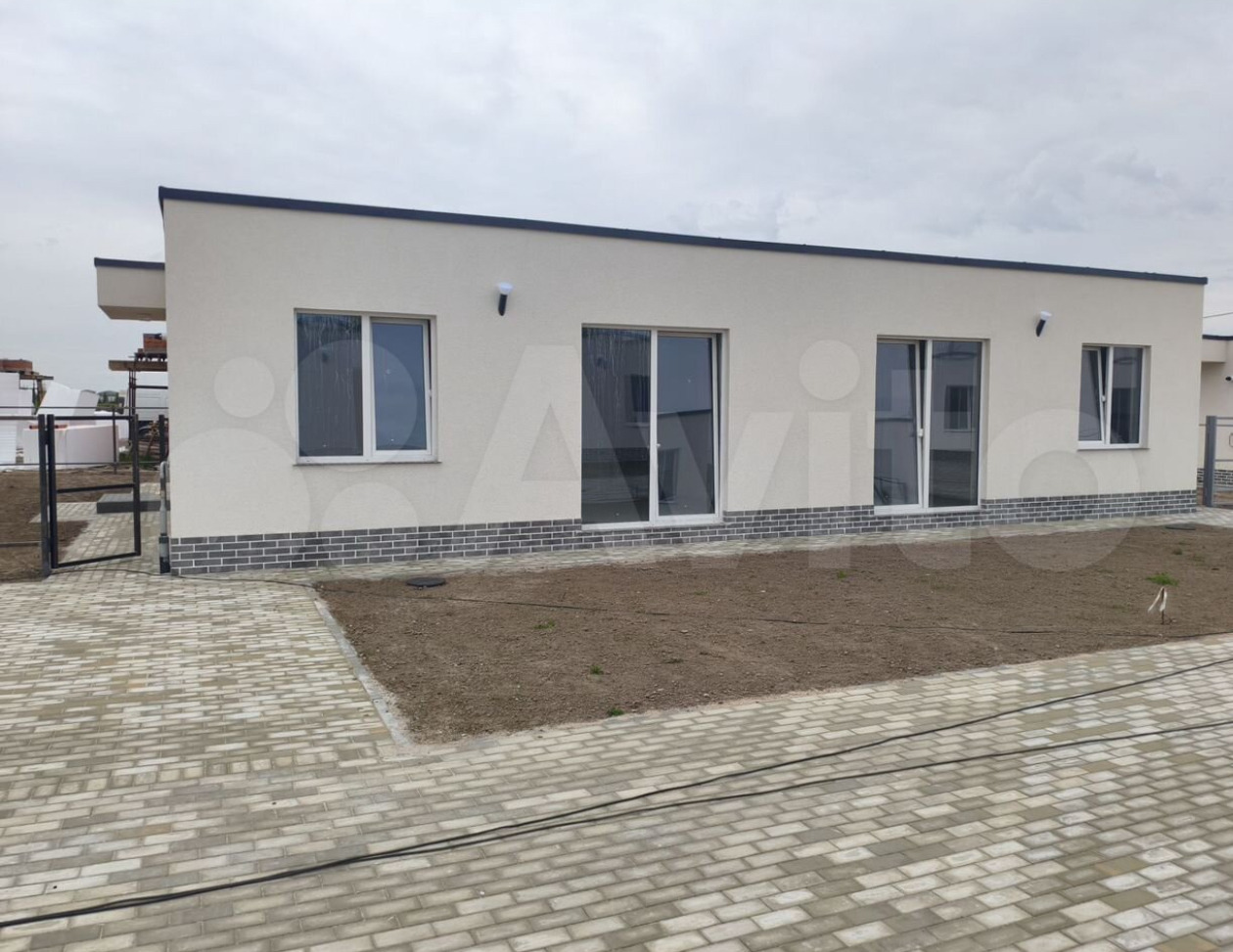 Танхаус Вашей мечты в пос. Авангардное Гурьевского района - Ваш ключ к комфортной жизни!

Отличное расположение: Всего в нескольких минутах от Калининграда и Гурьевска - идеально для тех, кто ценит близость к городской инфраструктуре, но хочет наслаждаться тишиной и спокойствием загородной жизни.
Уд